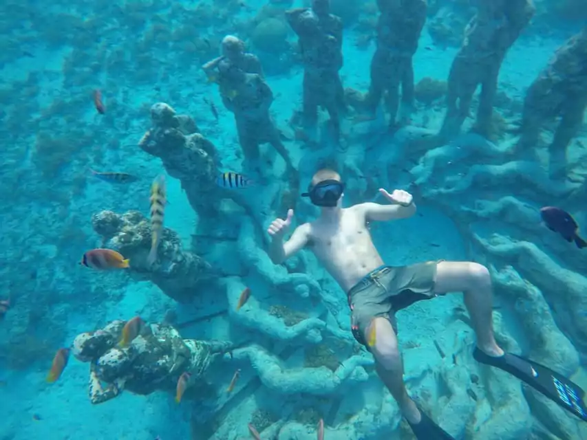 snorkeling at statuta gili trawangan