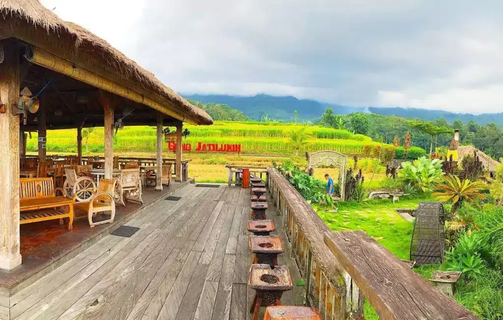 Relax and Dine at a Scenic Café at Jatiluwih