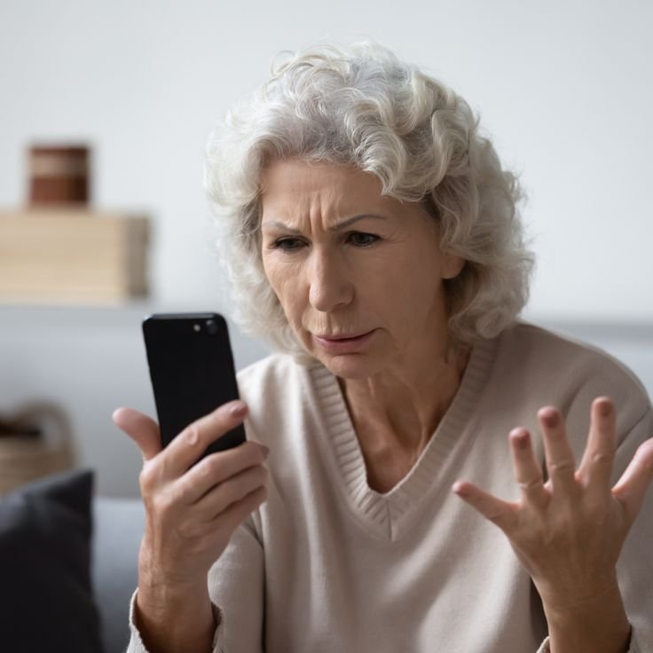 Speed test showing throttled eSIM data in Canggu vs local Telkomsel SIM