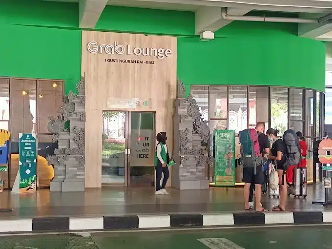 Grab in Bali Airport - airport transfer bali to kuta 