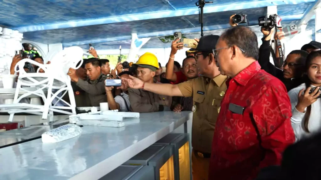 Photos of Governor Koster leading the demolition of illegal villas in Bingin and exclusive photos of hey bali - Bingin Beach Illegal Buildings