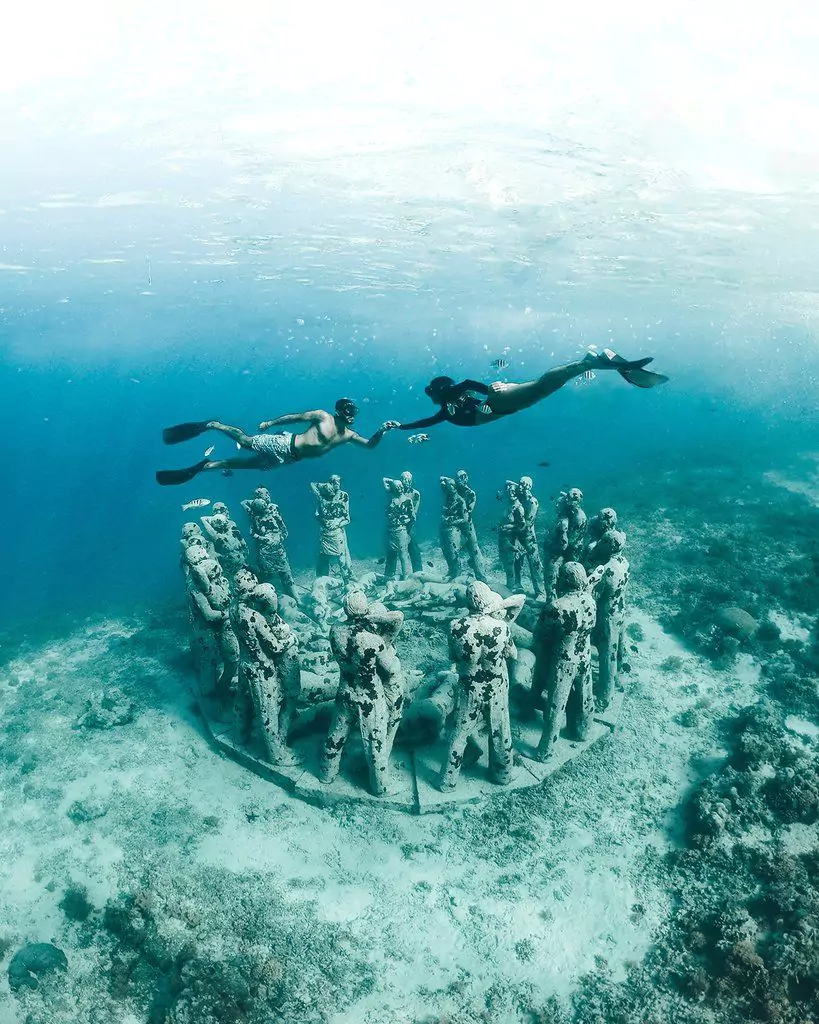 Nest Statue Gili Meno
