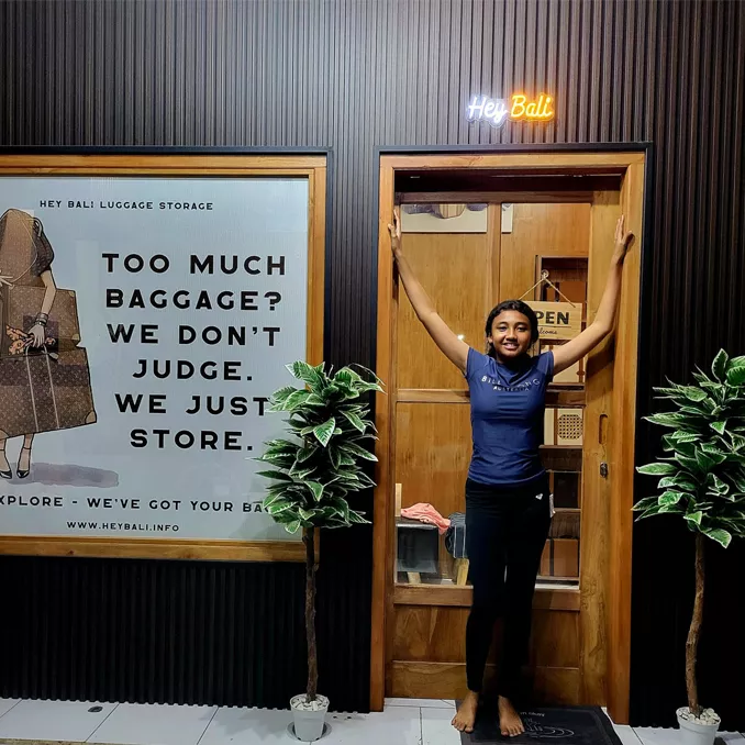 Hey Bali Travel Adapter Office