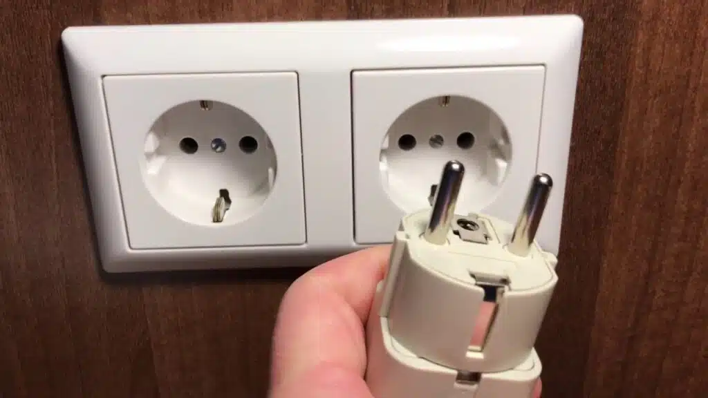 Photo of a Bali adapter distributed free of charge by Hey Bali, compatible with electrical outlets in a hotel in Bali.