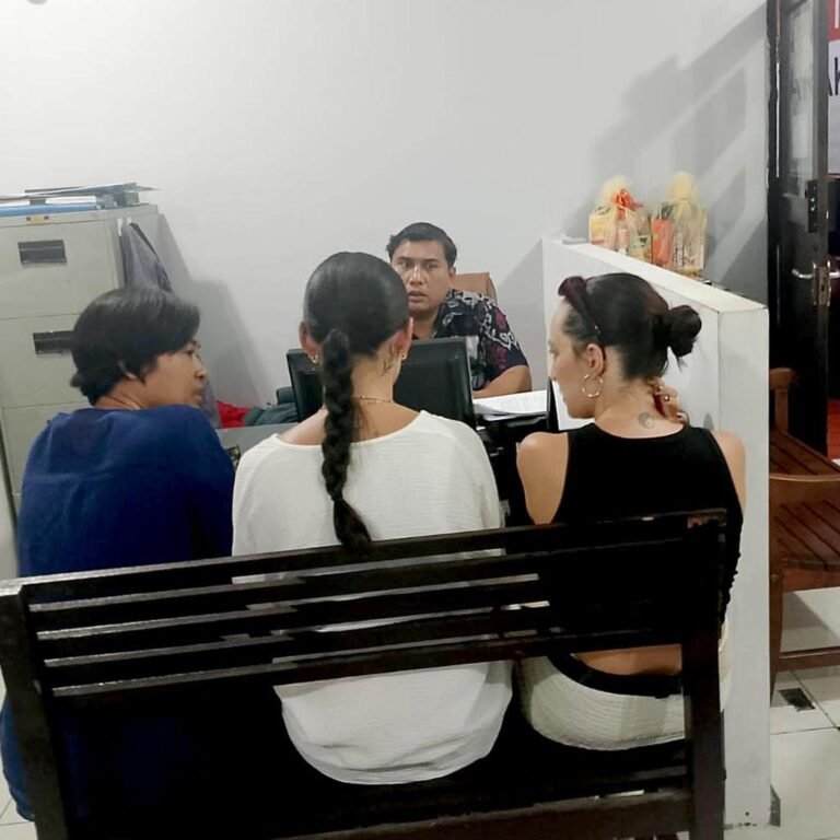 Bali Taxi Extortion - Photo of the Hey Bali team accompanying Rebecca at the Kuta Police Station when making a report