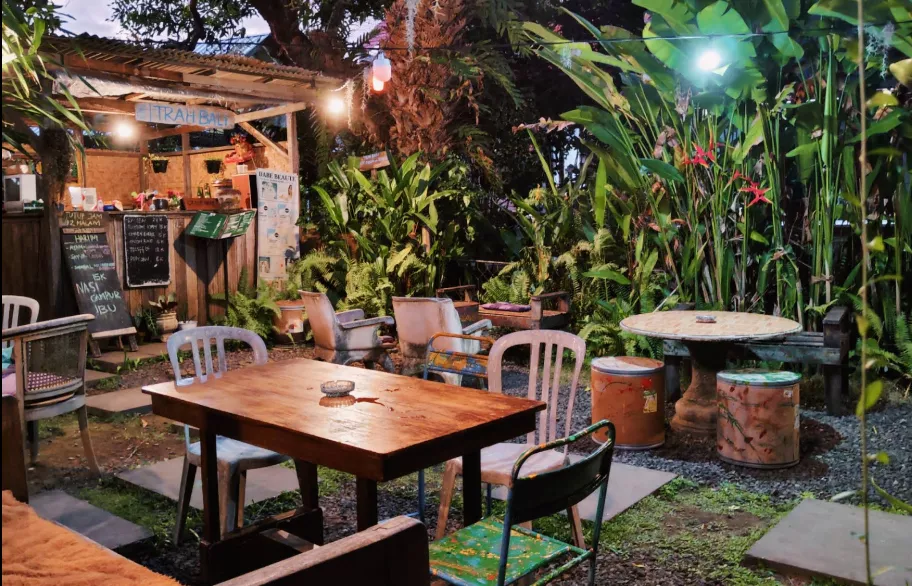 Trah Bali: The "My Rich Balinese Friend's House" Experience - Hidden Coffee Shops in Sanur