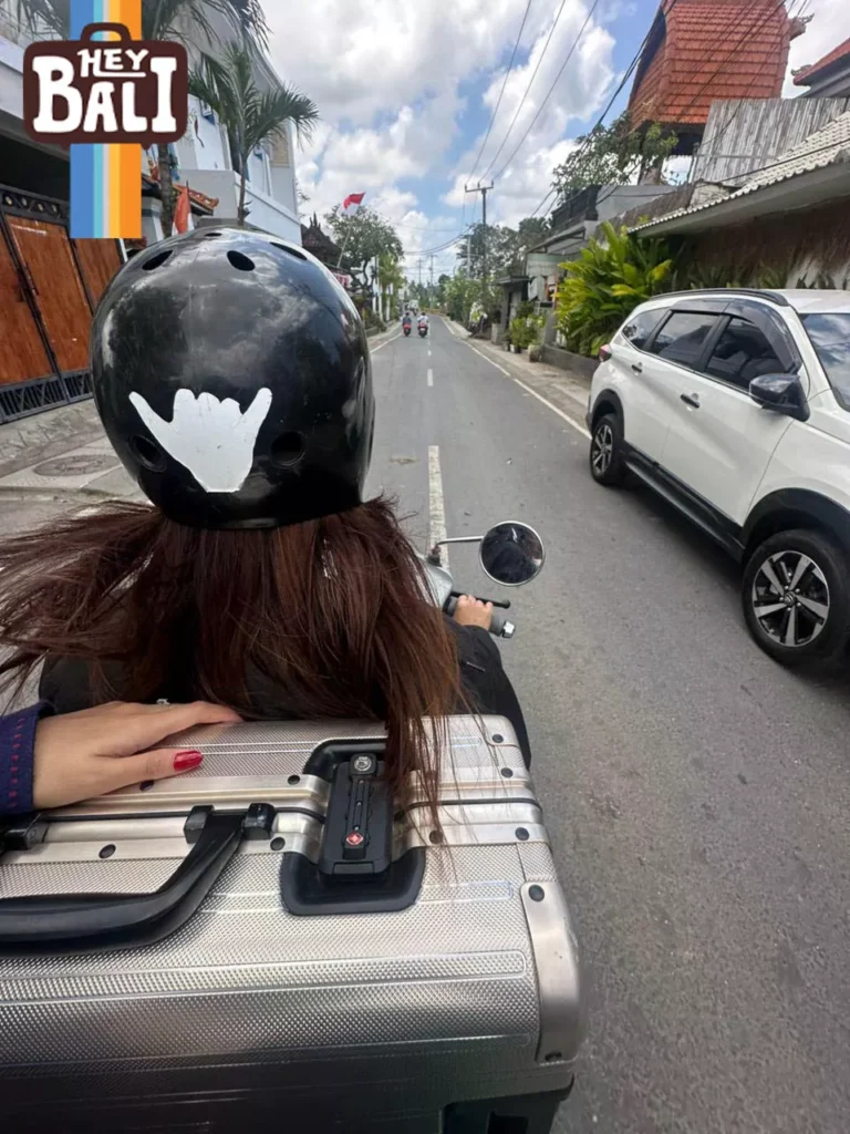 One of Hey Bali's guests brought a 30 kg suitcase with a scooter and sent it to the Hey Bali team and said she gave up. That's why Bali Transfer Luggage Service is very important.