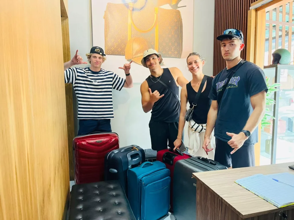 4 Hey Bali guests brought 5 suitcases to the Hey Bali office when they took back their belongings and continued to the airport with the Hey Bali airport transfer service.